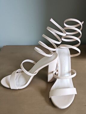 NWOT| Wild Diva Spiral Strap Block Heel Sandals in Blush